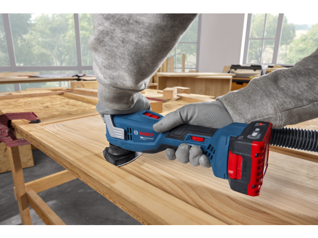 Akumulatorsko multifunkcijsko orodje Bosch GOP 18V-30 v kovčku, 06018G3001